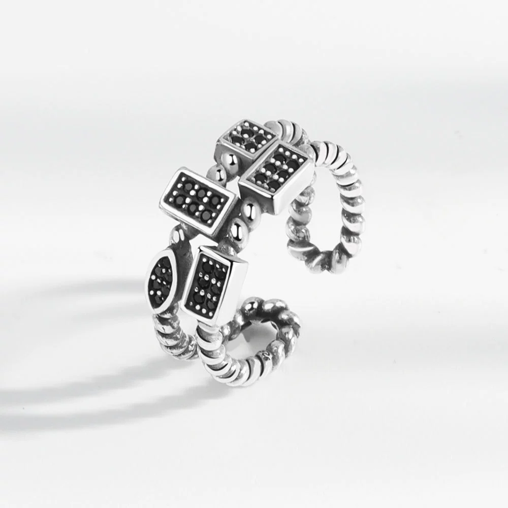 Retro brand ring hip-hop style, Japanese and Korean, simple and elegant design, on index finger