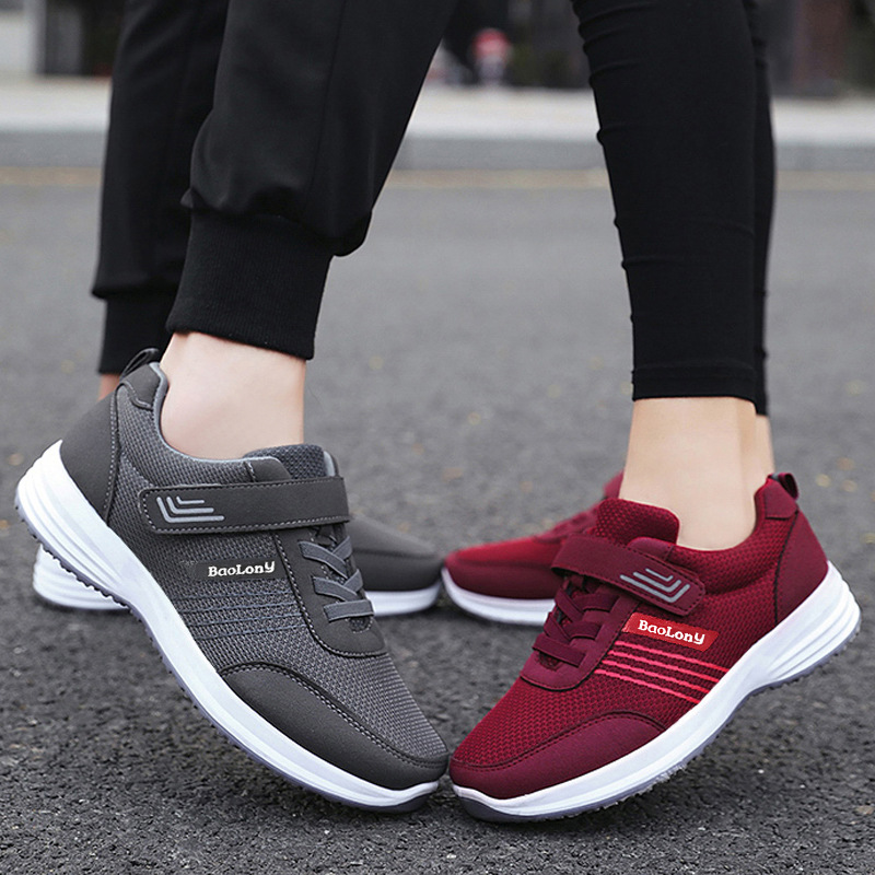 Zapatos para caminar con suela blanda de primavera, nuevos zapatos de viaje para personas de mediana edad y mayores, zapatos para correr transpirables para parejas, zapatos deportivos para personas mayores, zapatos para mamá