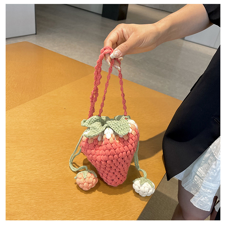 Femmes Petit Polyester Fruit Fraise Mignon Rond Chaîne De Caractères Sac Bandoulière display picture 6