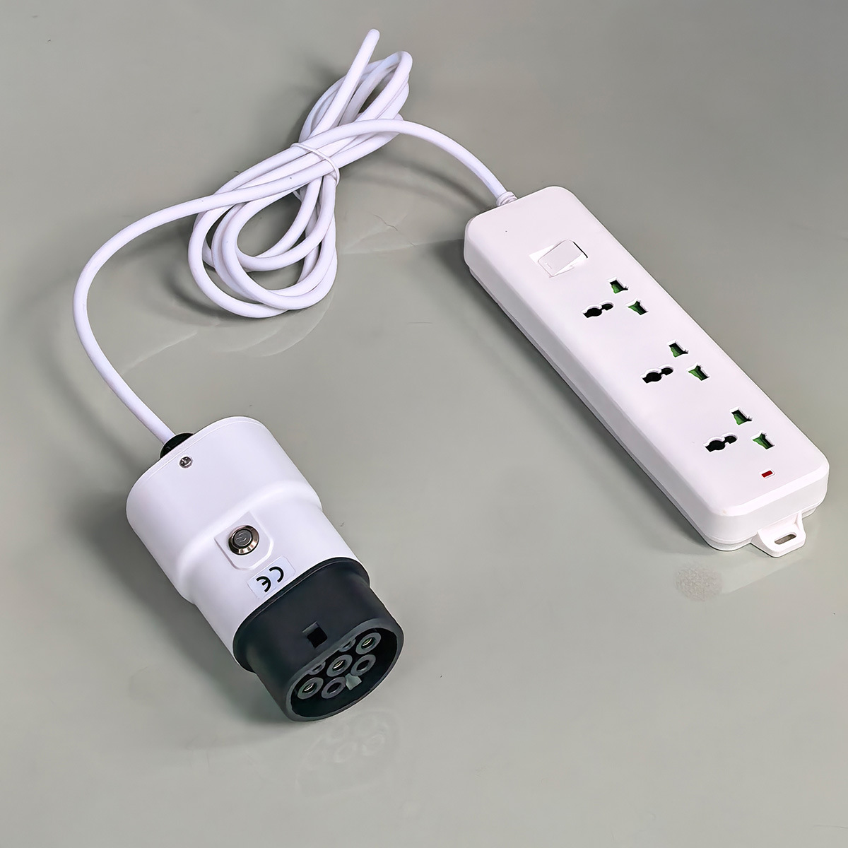 European Standard V2L New Energy Discharge Gun Socket for Electric Vehicles, Universal 220V 16A Ac Adapter