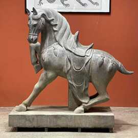 青石骏马摆件公园展览馆门口雕刻骏马一马当先奔腾骏马雕塑马