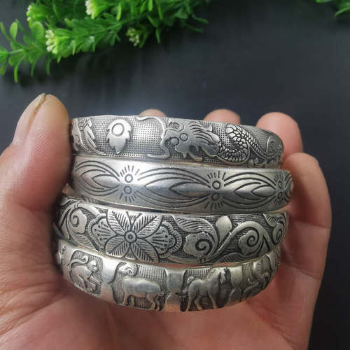 Antique Miao Tibetan silver bracelet national wind restoring ancient ways cupronickel coppering.as silver bracelet chinese folk bangles