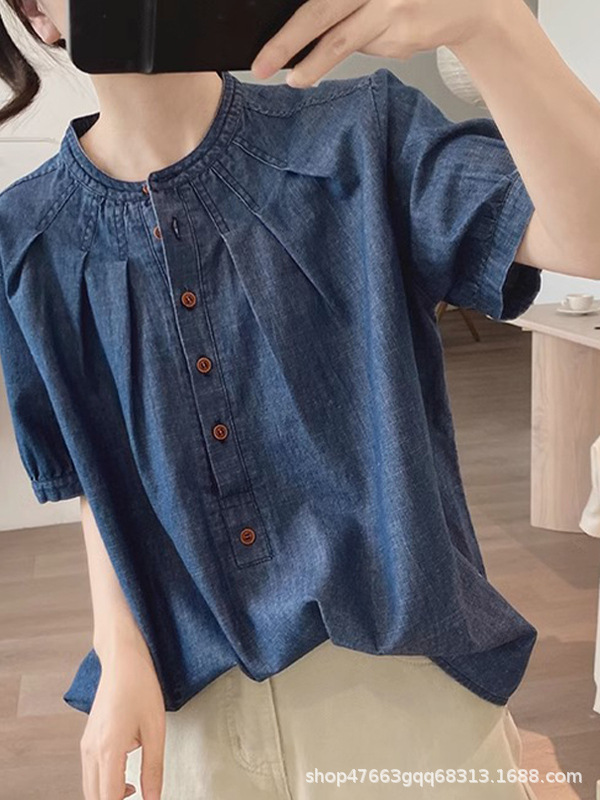 Retro comfortable summer shirt with a round collar
