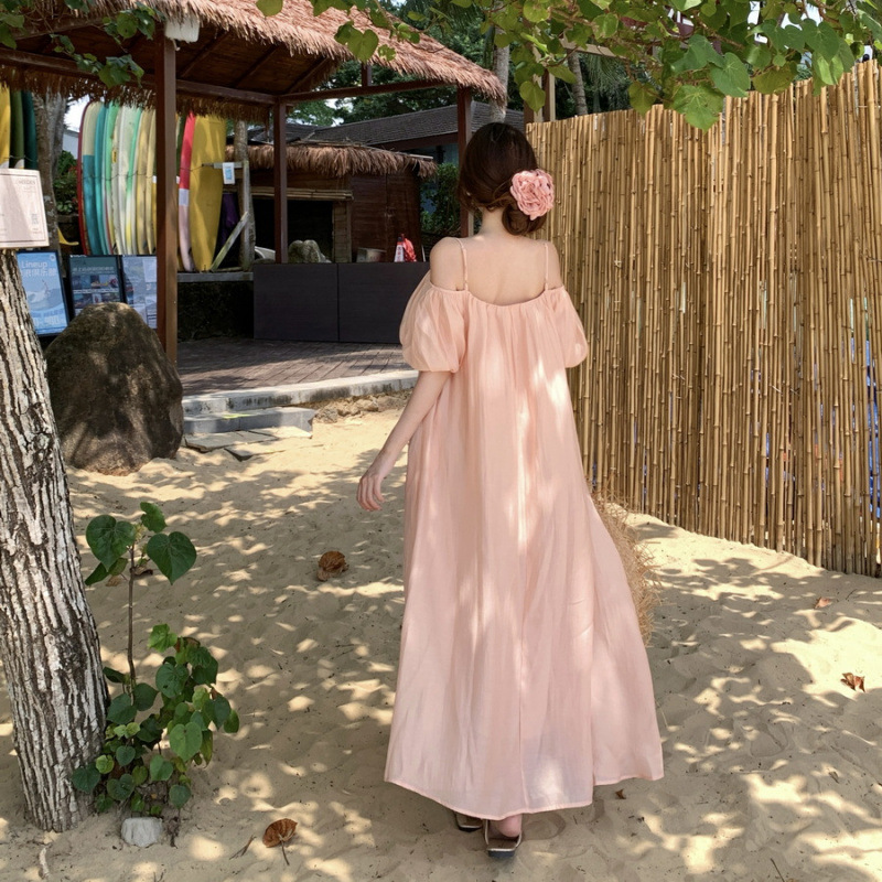 Real Shot Of A Gentle Style Off-Shoulder Short-Sleeve Vacation Dress, Loose-Fitting, Perfect For Island Travel And Photo_voghion.com