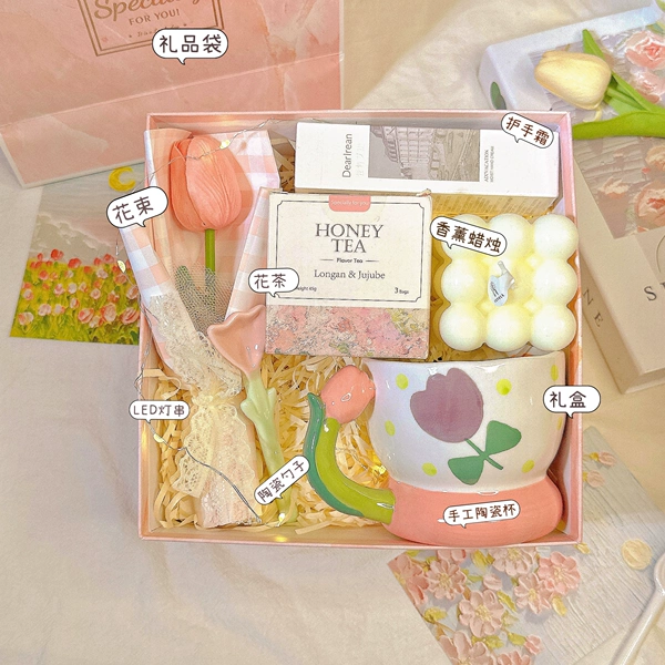 Spoon, hand cream, flavored tea, Rubik's cube, aromatherapy, gift box, postcard, bouquet