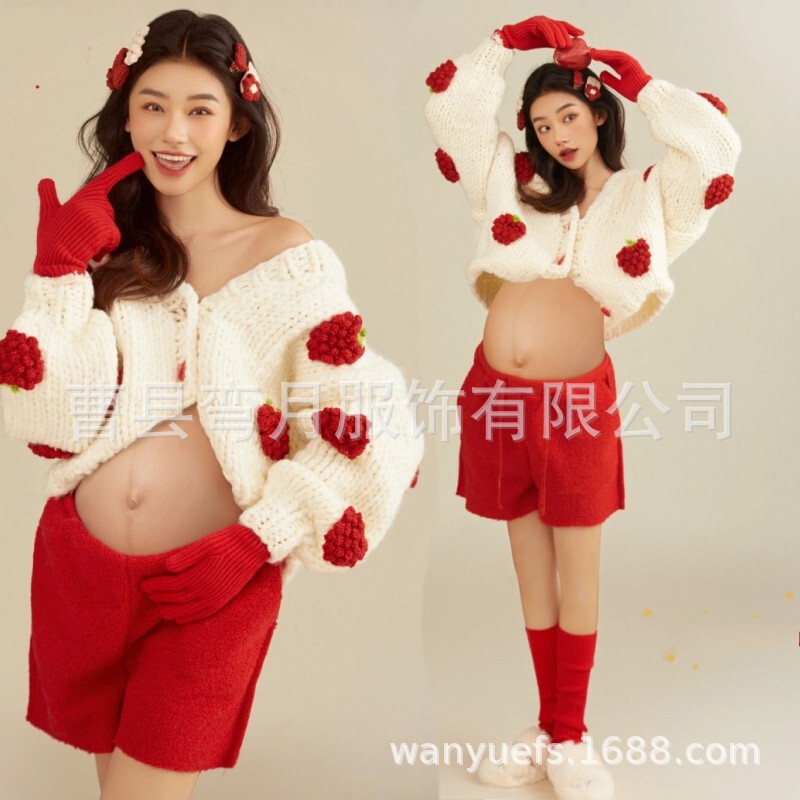 Pregnant women's photography clothing new studio Christmas theme art photo New Year red sweater photography pregnant women's photo clothes