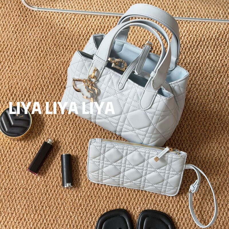 Light luxury style D-brand quilted handbag with ethnic letter pendant, Lady Dior bag, underarm shoulder bag, horizontal tote bag for women