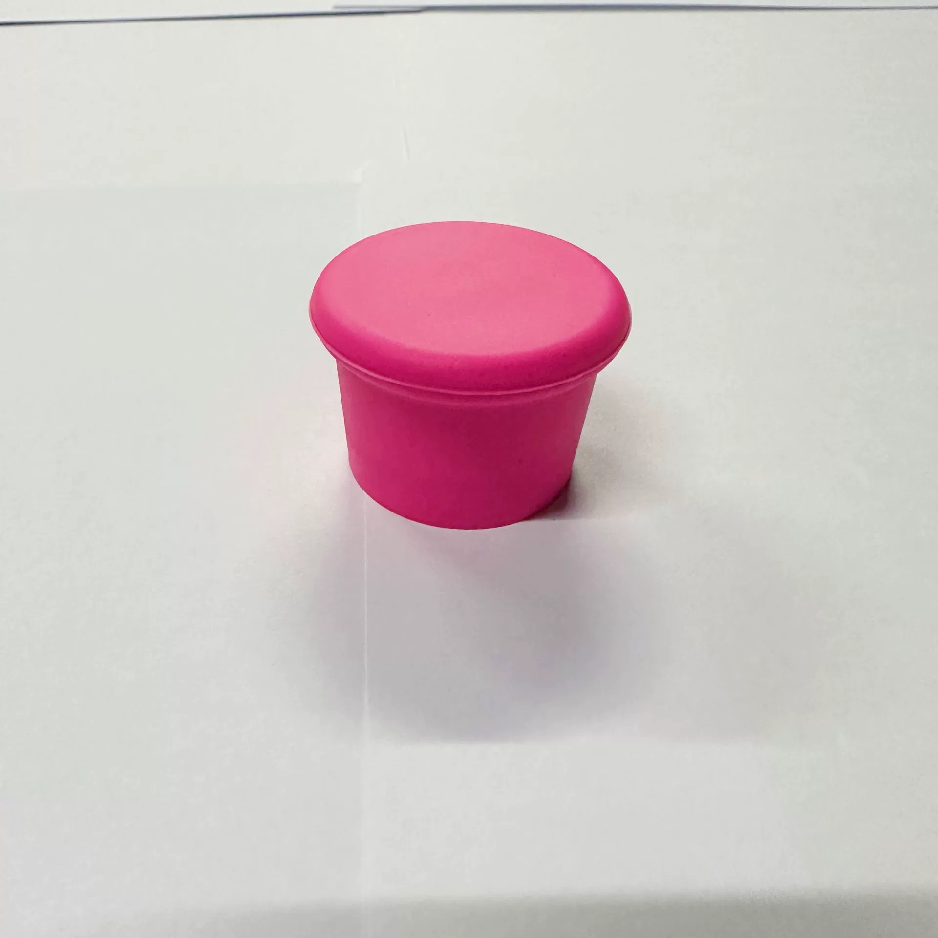 Silicone Bottle Stopper, Food-Grade Round Cap, Wine & Beer Sealer, BPA-free (3.6×2.6×3 cm)