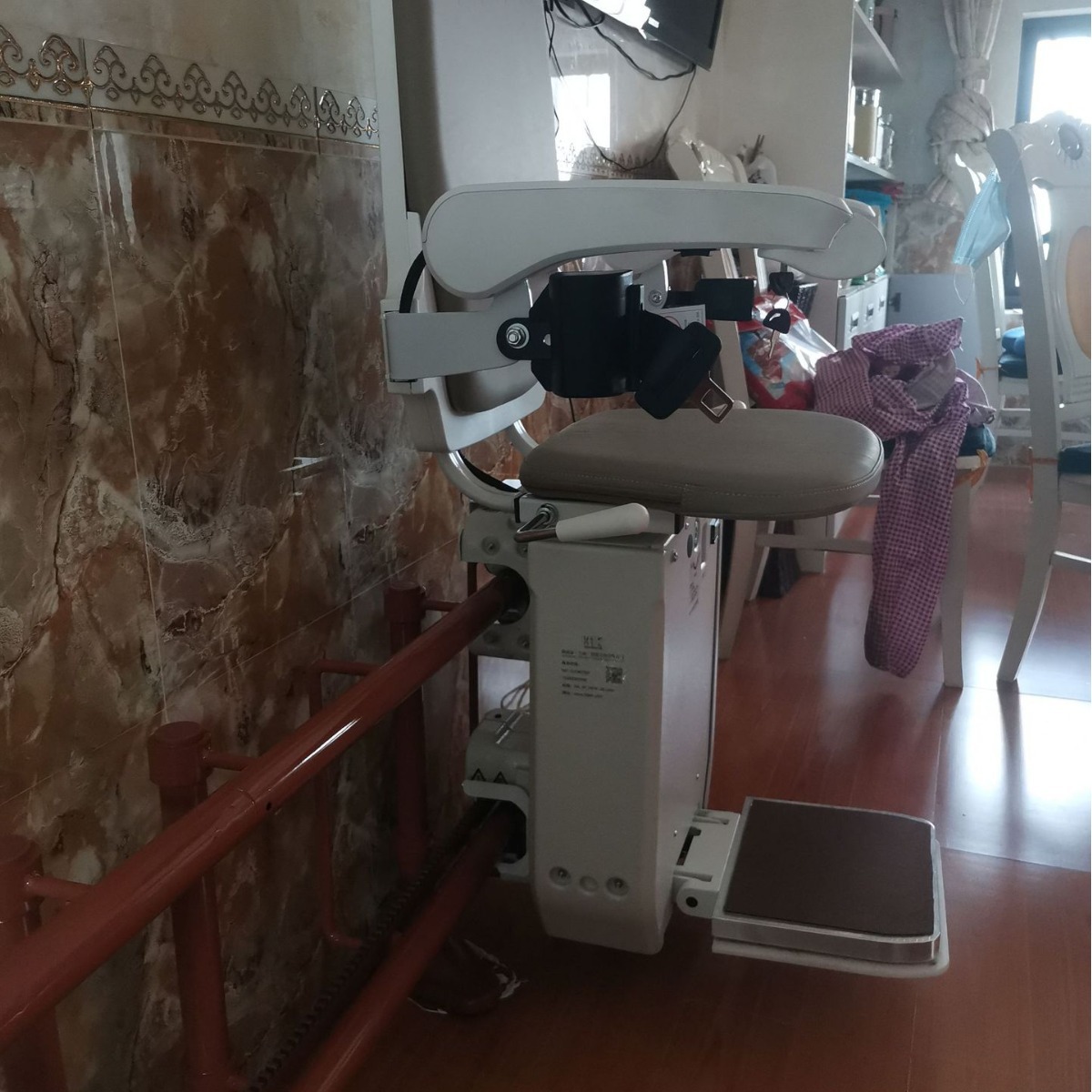 家用升降电梯 转弯楼梯座椅式升降机 五层楼别墅安装楼梯升降椅
