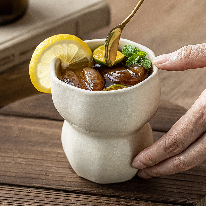 Taza de cerámica de alto valor de apariencia, taza de té doméstica, taza de pinza de mano, taza de agua de estilo japonés sin mango