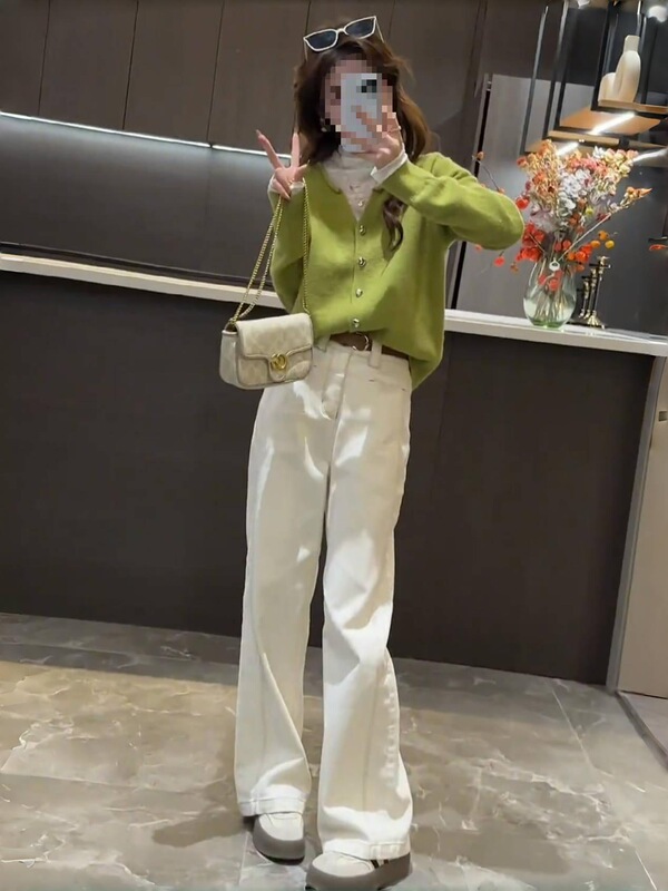 Winter with a set of 2024 knitted cardigan Denim wide leg pants two-piece fashionable fashionable suit women