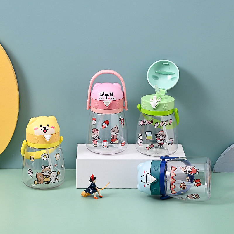 新款夏日大容量吸管水杯大肚杯奶茶杯网红可爱儿童斜跨塑料太空杯