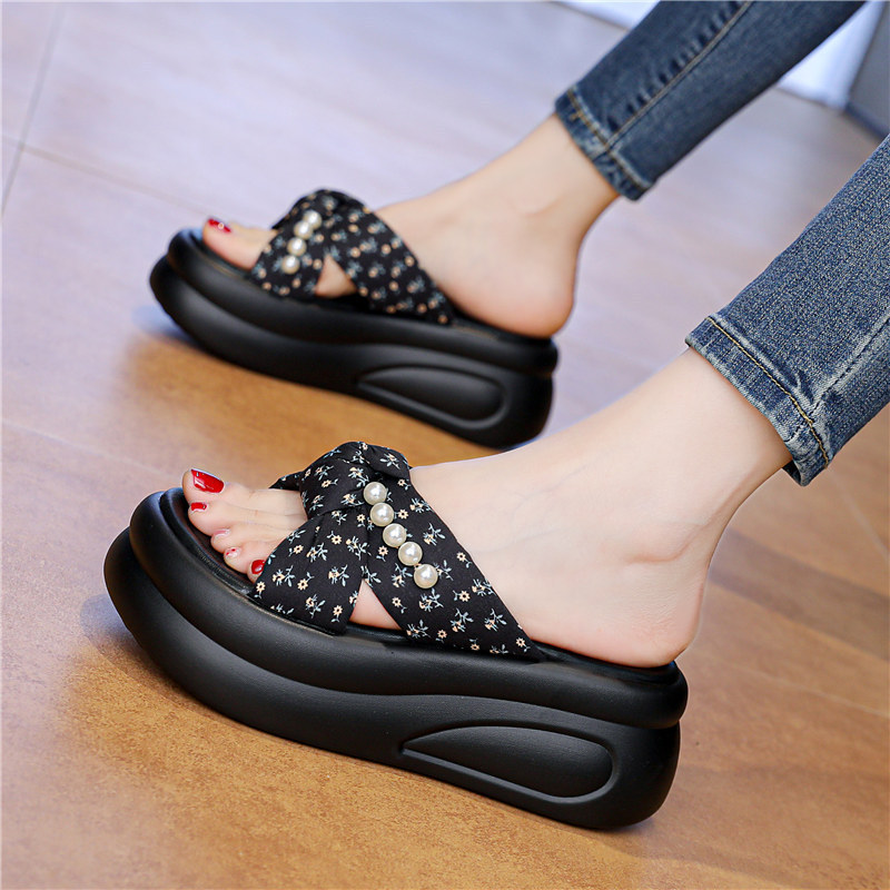 Small Size Floral Thick-Soled Slippers for Women, Summer Outdoor High-Heeled Slide Sandals, 2026 New Fashion Height-Increasing Beach Shoes for Women