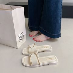 2025年スリッパの女性は夏にフランスの優しいins潮滑り止めファッションのビーチの平底を着て白い