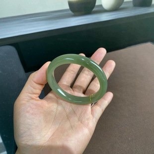 Jin Yutang Xinjiang Hotan Yubing Lake Water Green Bracelet is very beautiful with 54 green circles wide, 10 weighing 37.1 grams