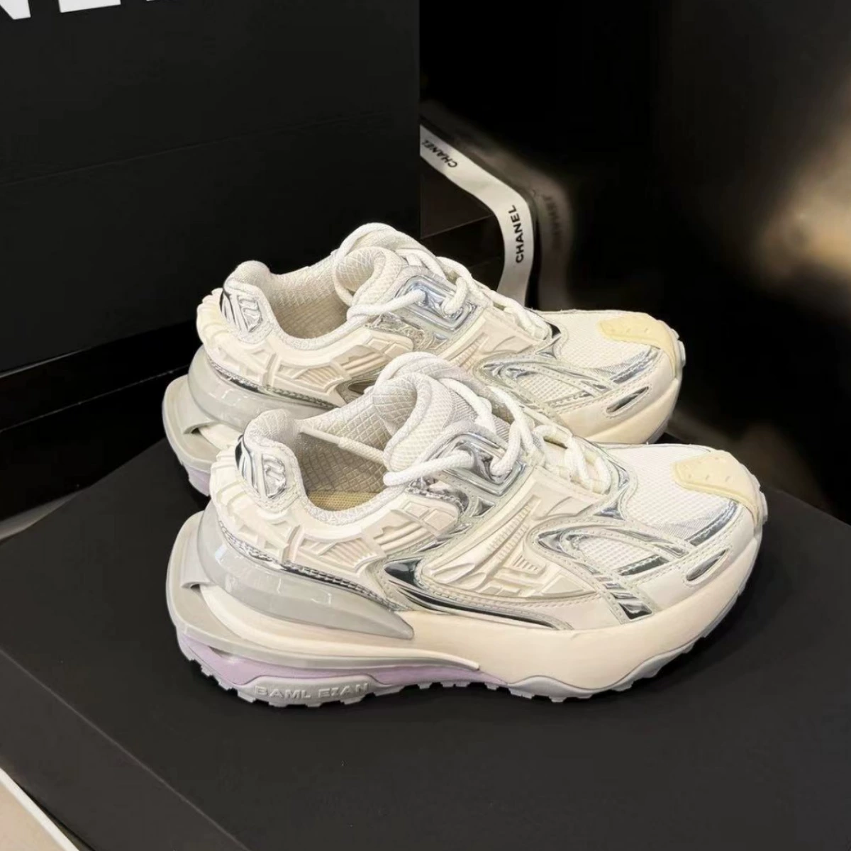 Кроссовки в стиле ретро с металлическим эффектом для женщины Celebrity Daddy Shoes с толстой подошвой 2024 Новый серебристый