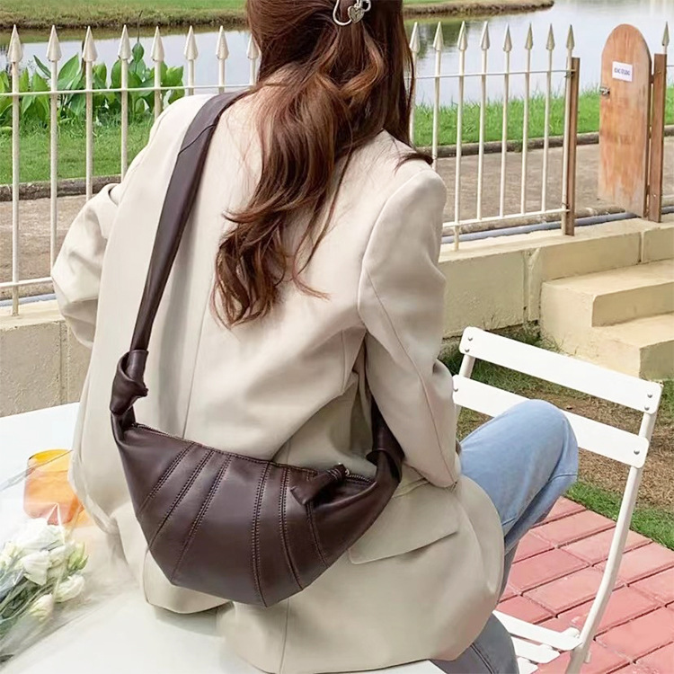 Hot Selling Retro Niche Cowhide Croissant Bag Genuine Leather Fashion Baguette Women's One-Shoulder Cross-Body Dumpling Bag