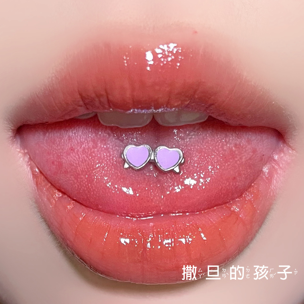 16G labret stud size and finish detail