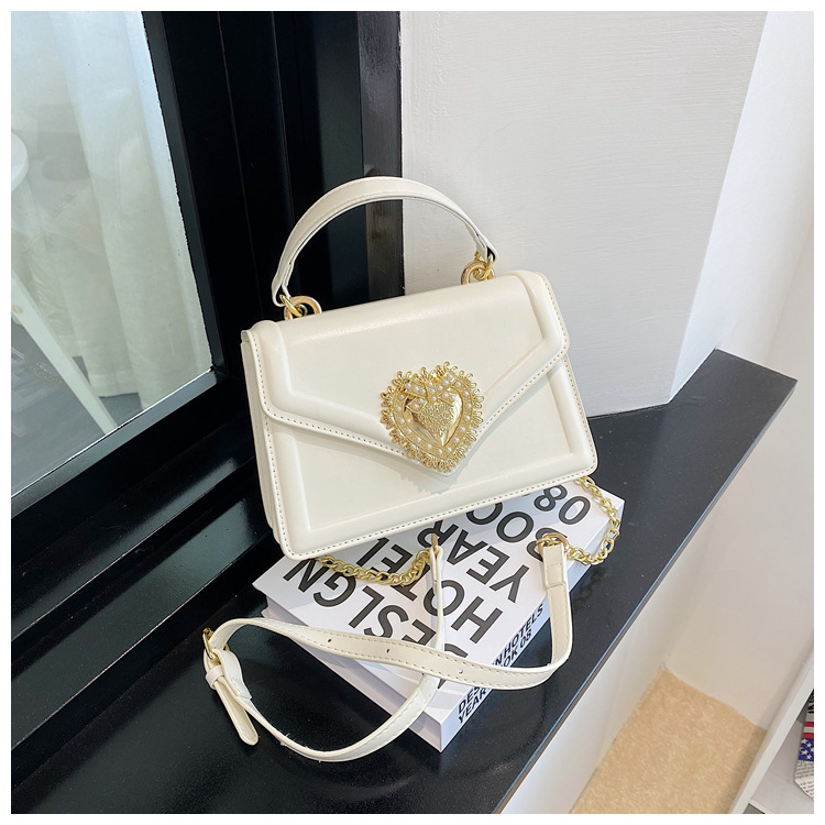 Bolsas Nova Moda Bolsa Feminina Bolsa Transversal de Alta Qualidade Bolsa Feminina com Corrente Bolsa Love Pearl Estilo Europeu e Americano Bolsa Quadrada Pequena_voghion.com
