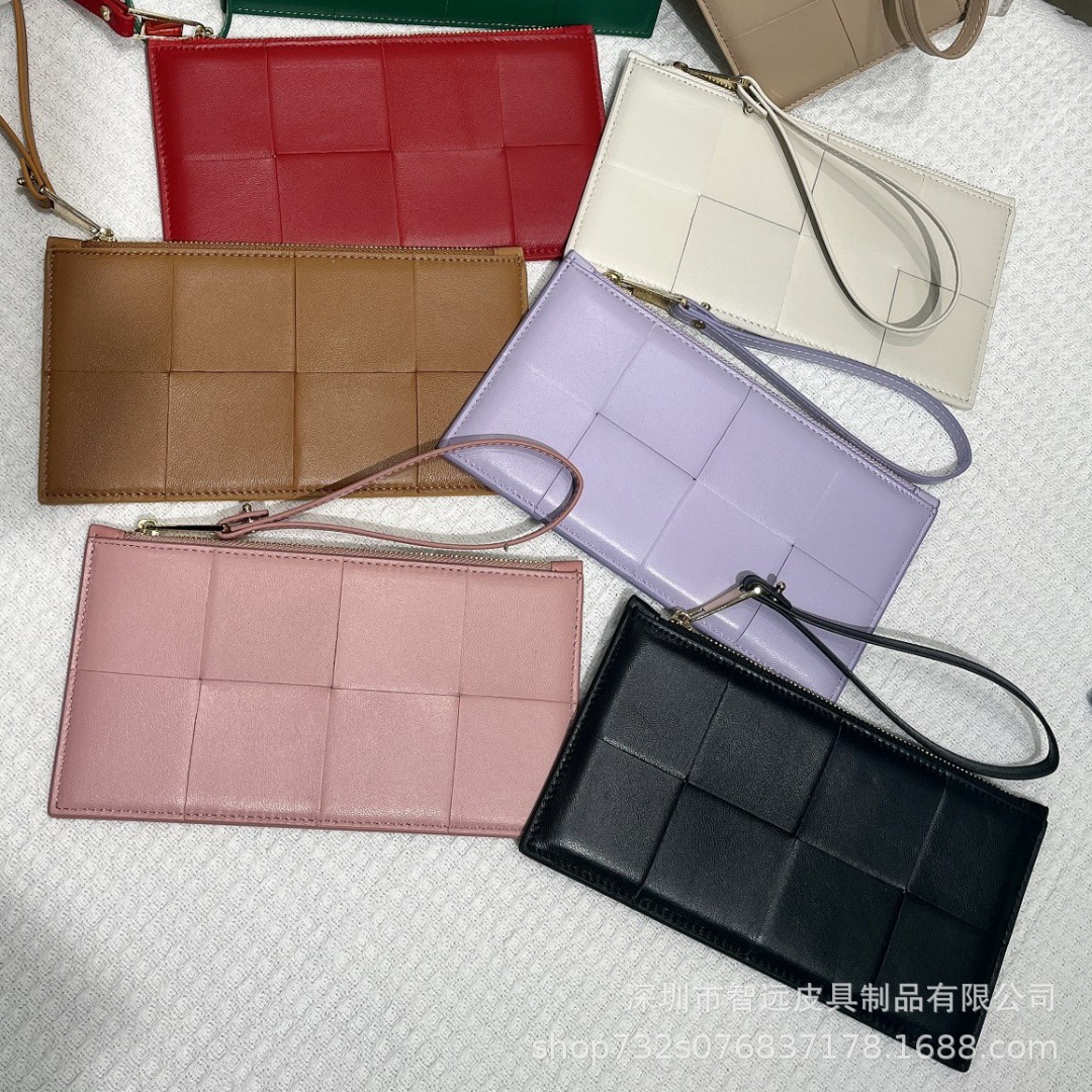 Woven small clutch bag