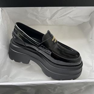 ����Ь�Ӻ�ט���ЬŮ�ɸ������ĸ��Ь���Ә����ߺ�ɫСƤЬ