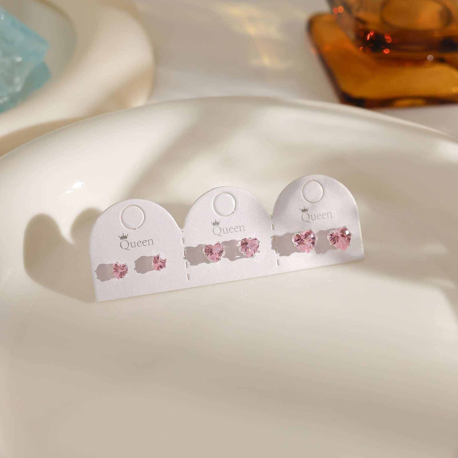 Juego de pendientes de aguja plateados, sencillos y compactos para mujer, pendientes geométricos en forma de corazón, bonitos, dulces y versátiles, venta al por mayor para puestos de mercado