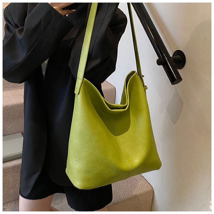 Korean style, retro, large-capacity tote bag for women, new summer 2025, versatile, fashionable, simple and solid color crossbody bag undefined