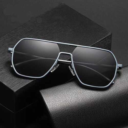  Day and Night Aluminum Magnesium Polarized Sunglasses for Men Driving and Fishing Color Changing Square Frame Sunglasses for Men