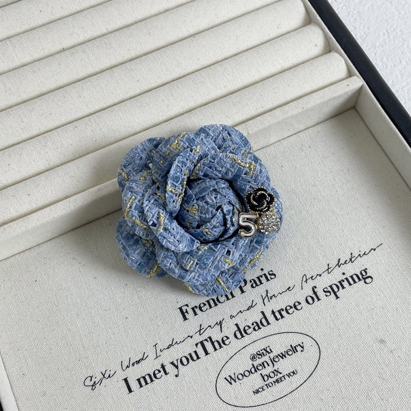 レトロな経典の小さい香の風の布芸のツバキの花のブローチの女性のシンプルな気質の胸の花のコートのピンの襟の花のアクセサリー|undefined