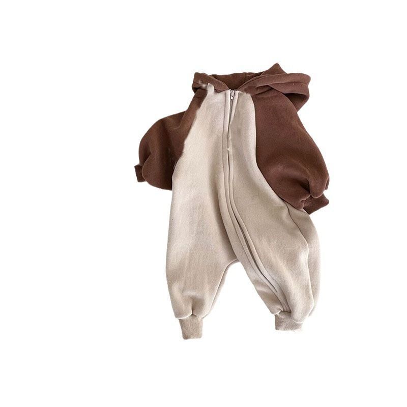 Primavera y otoño sin terciopelo para bebés hembra y hembra, camiseta con capuzas de manga larga, ropa de escalada larga para salir a la casa coreana, chaqueta casual, marrón