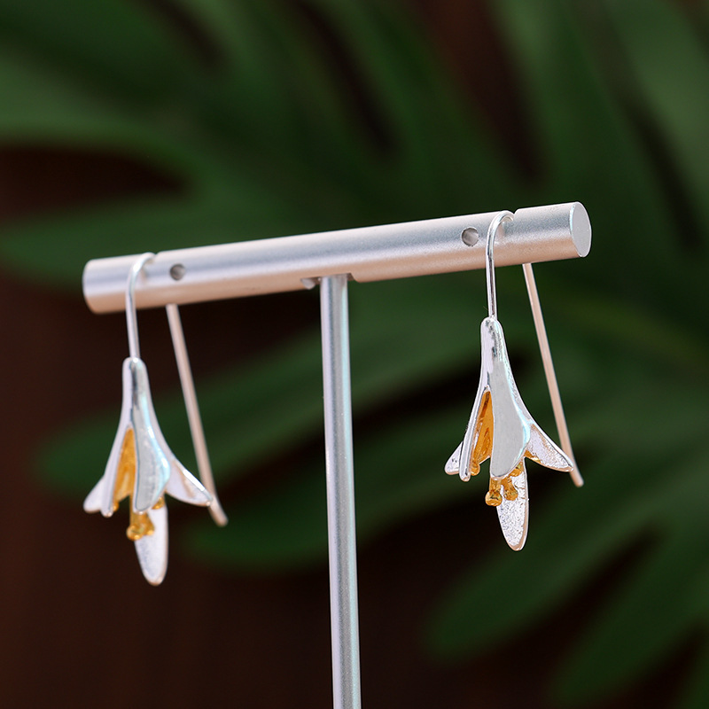 Ventas transfronterizas calientes pendientes de flores de lirio para mujeres estilo retro largo temperamento flor auriculares auriculares de estilo europeo y americano al por mayor image 3