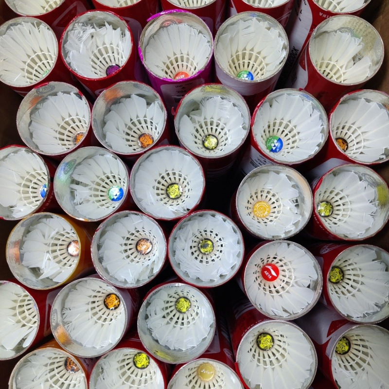 80% nueva pelota de práctica de juego de pelota genuina de bádminton frontal 1 liquidación 12 barriles de entrenamiento de enseñanza pelota de entrenamiento de segunda mano barata