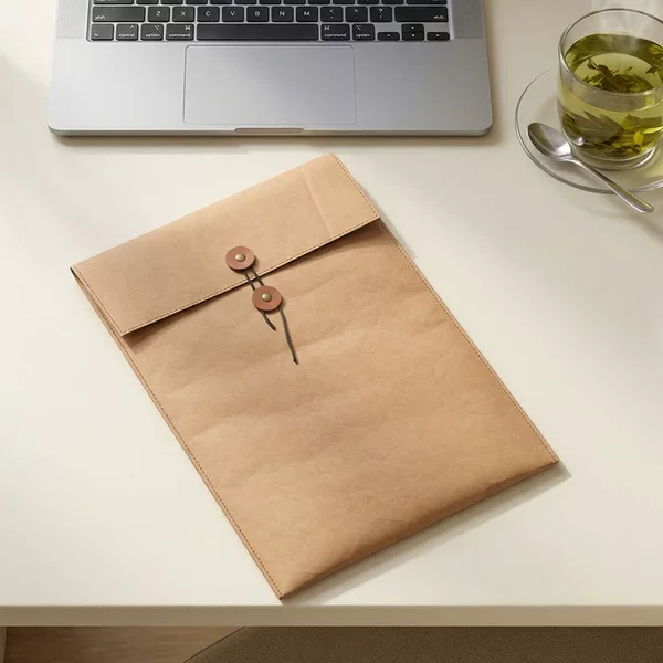 Washed kraft paper gift wrap with rope closure, high-end eco-friendly envelope-style packaging, laptop inner lining strap, vintage laptop bag