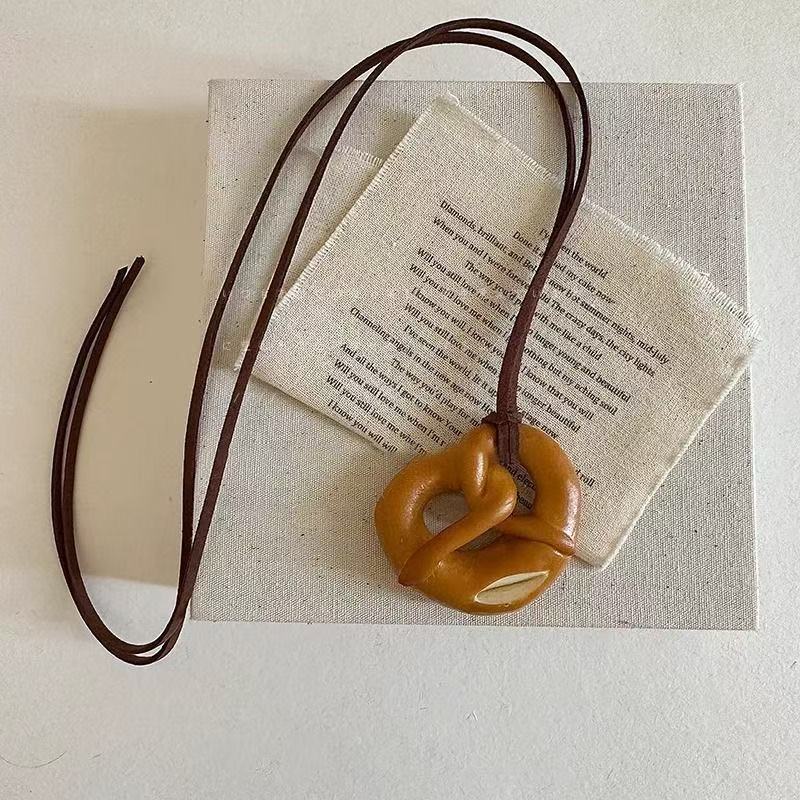Carbohydrate bread [with rope]