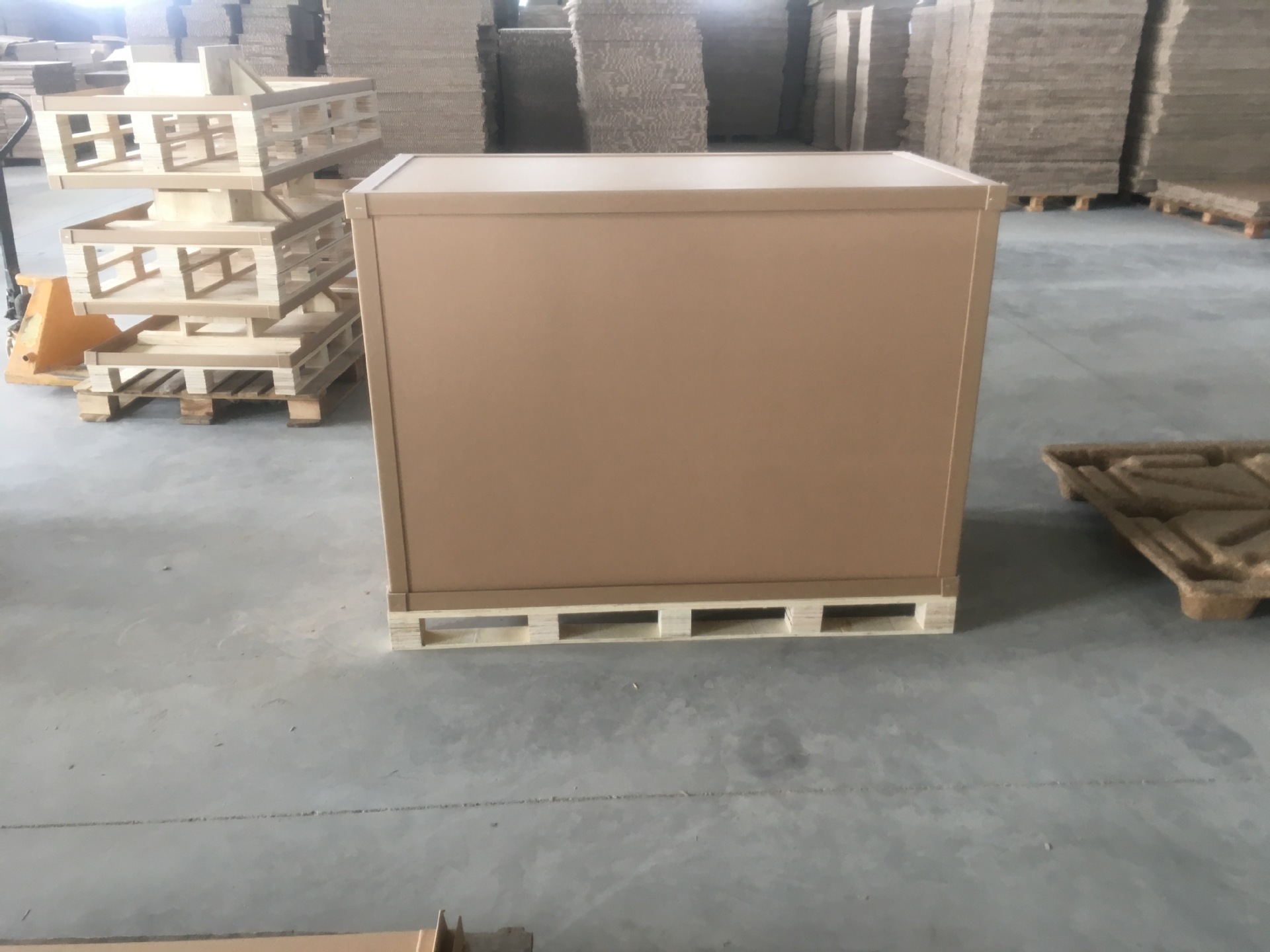 山东厂家供应加强抗震蜂窝纸箱重型货运打包纸板高强度大型承重纸