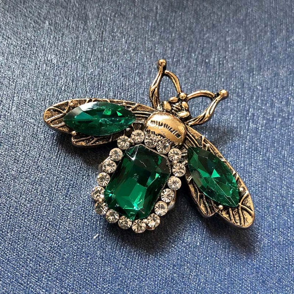 Square Crystal Little Bee Green Brooch