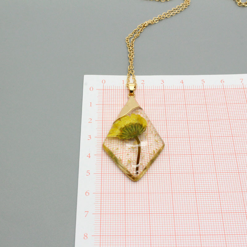 fashion simple resin gold leaf dried flower pendant necklace