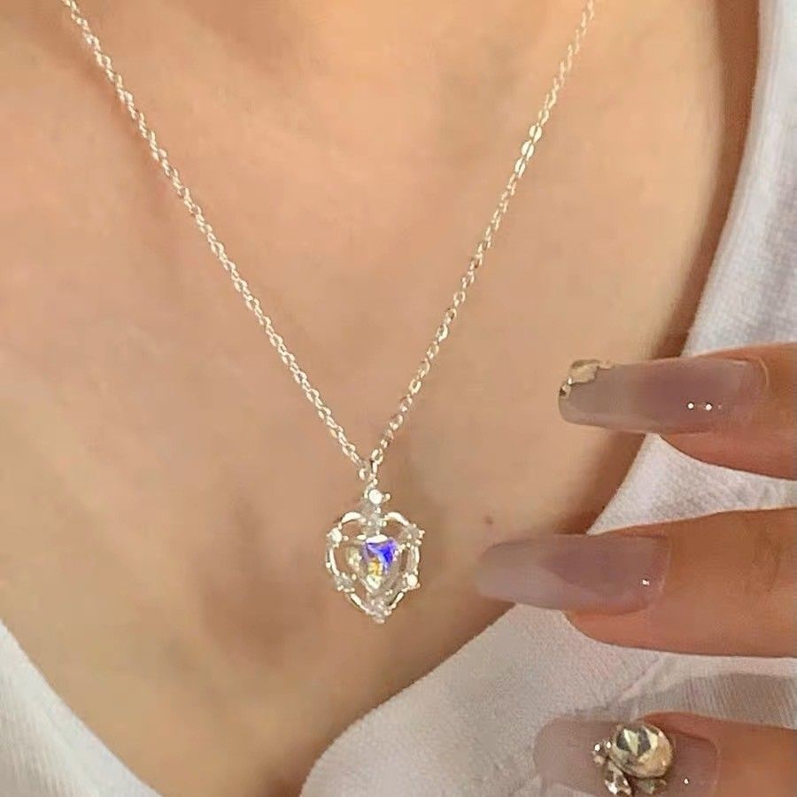 Collar de amor degradado para mujer, diseño de nicho de lujo ligero, cadena de clavícula en forma de corazón de acero de titanio, 2024 collar de verano que no se desvanece