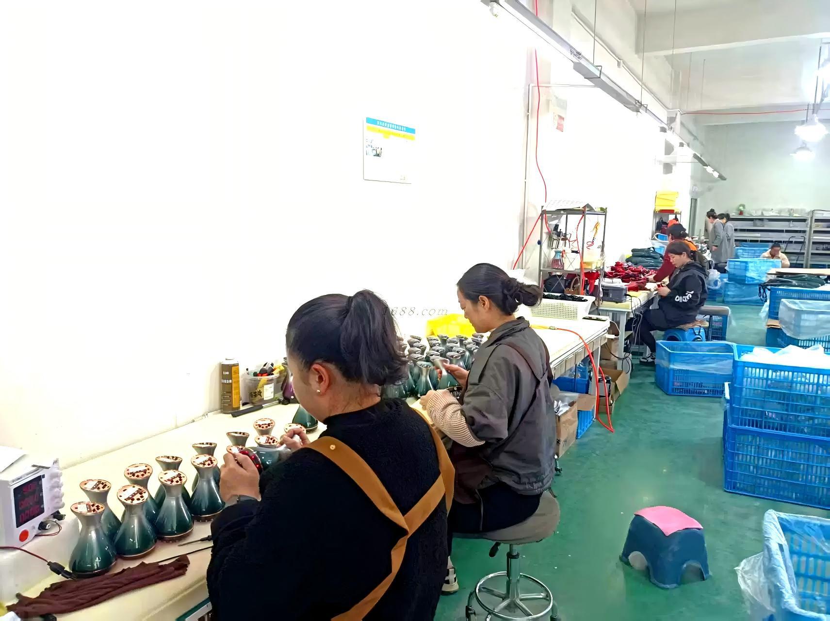 手持吸附式挂烫机小型蒸汽熨烫便携干湿两用除皱家用多功能电熨斗