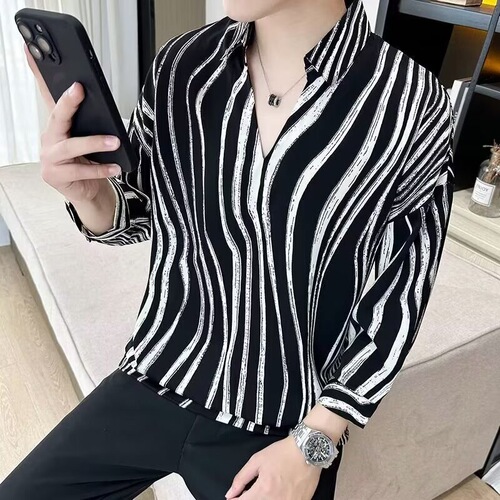 Men's V-neck Short-sleeve Ice Silk T-shirt, Summer Trendy Loose and Thin Collar Shirt Style, 7/8 Sleeve, Collarless T-shirt