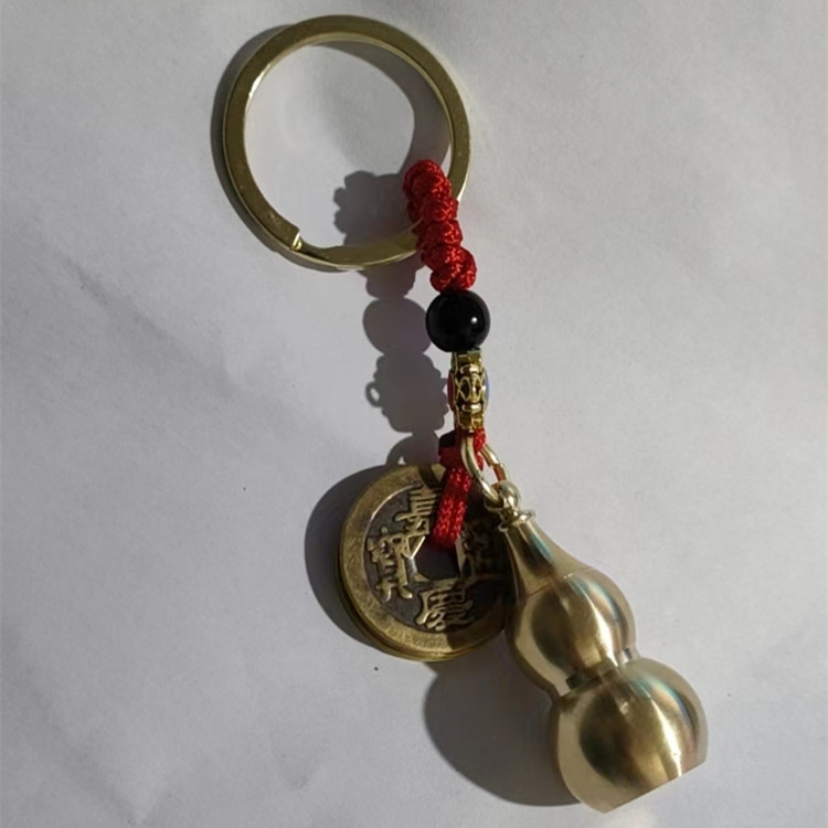 Puesto de venta caliente en lugares escénicos Cinco emperadores dinero latón llavero de coche calabaza de cobre joyería colgante regalo de evento