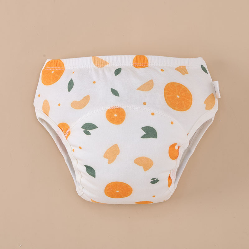 赤ちゃんはトイレのトレーニングパンツのようです。|undefined