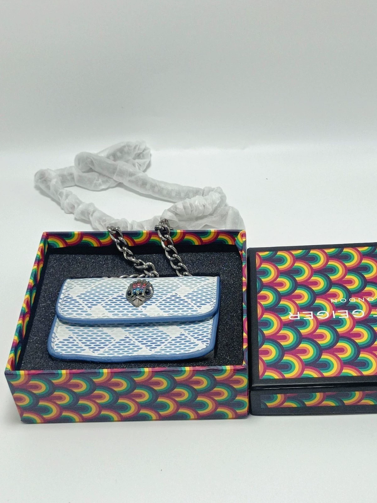 Курт головa? Wait: The input: "Kurt Eagle Head Bag Mini Bag Geiger Embroidered Line Colorful Block Glossy Card Bag One-Shoulder Crossbody Chain"