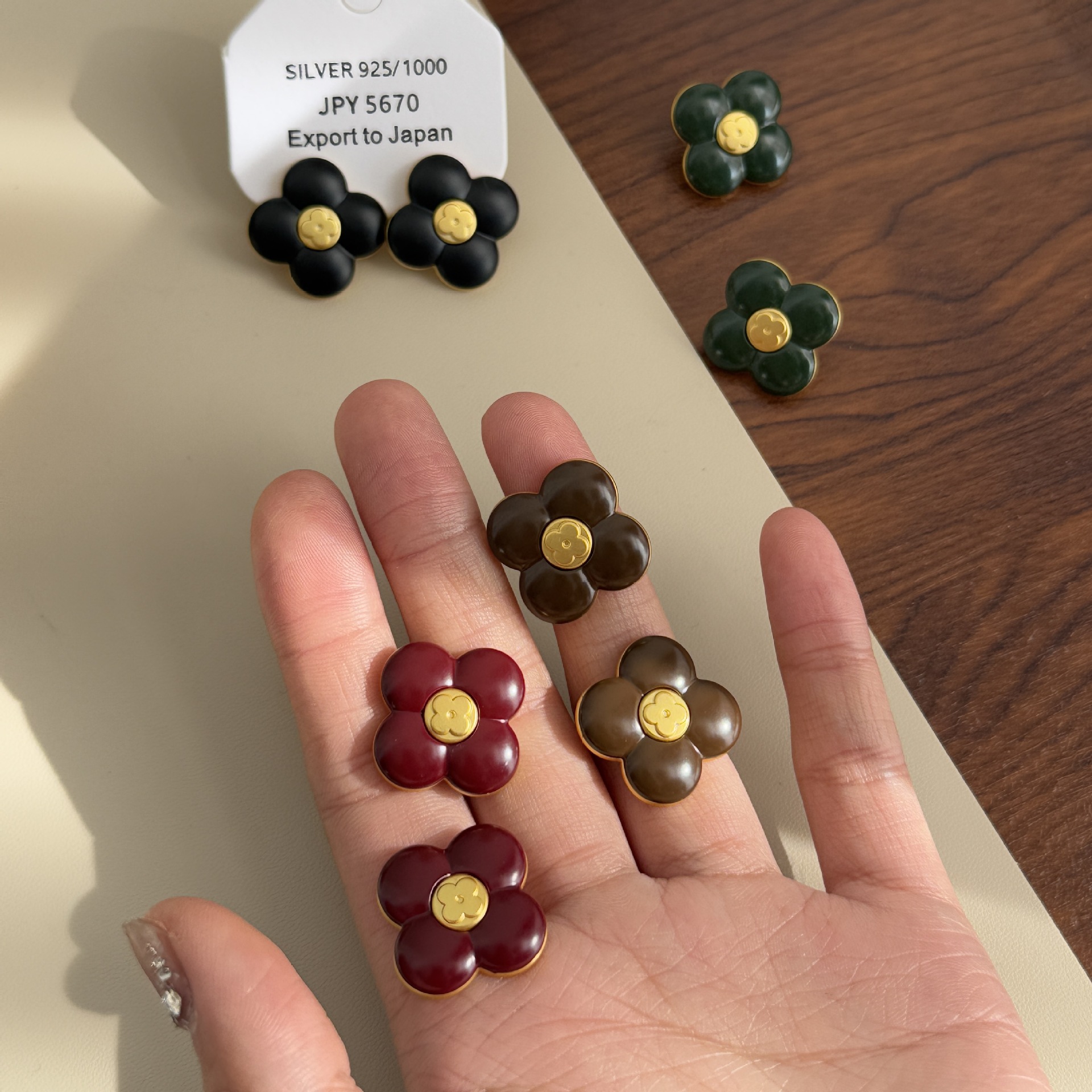 925 Silver Needle Personalized Niche Plum Blossom Autumn/Winter Design Colorful Elegant Versatile French Earrings Retro Stud Earrings for Women