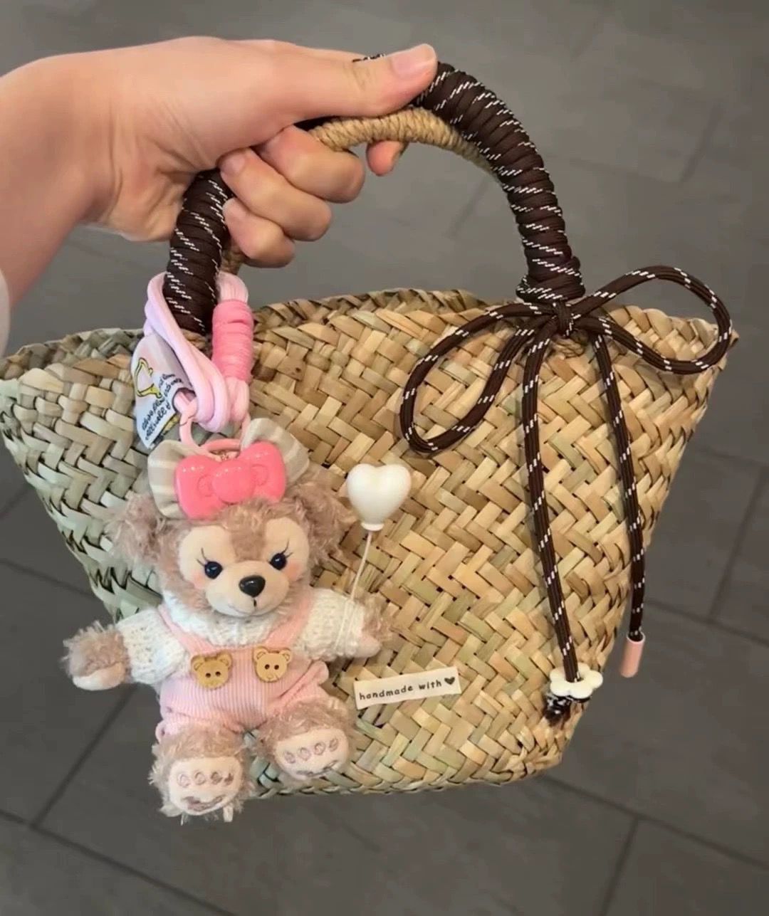 핑크색 작업복 풍선