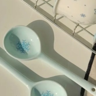 スノーフレークボウルとスプーン釉下色ガーリーハートセラミック食器インスタイルミルクブルー癒しセラミックデザートボウル|undefined