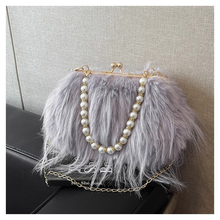 Women's Exquisite furry plush bag messenger bag autumn and winter plush bag pearl chain handbag_voghion.com