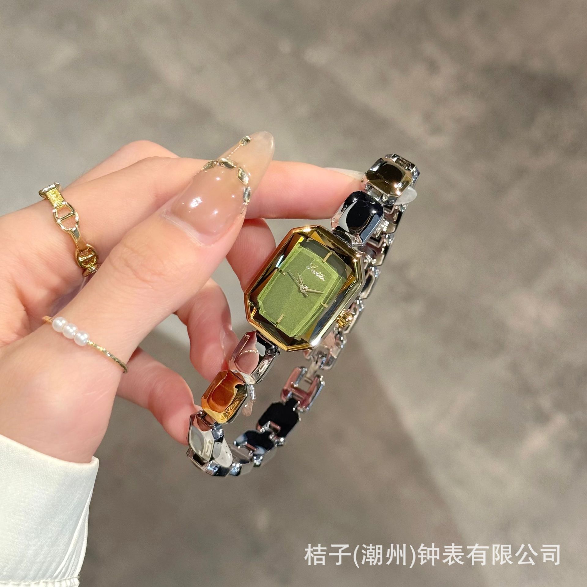 Scottie詩高迪9610h小方糖軽豪華女性サラリーマンビジネスファッション角型石英腕時計