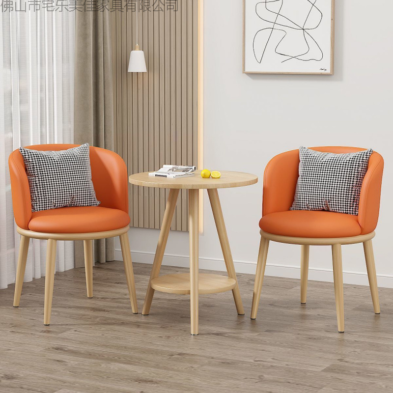 Mesa y silla de ocio balcón sala de estar de lujo ligera mesa y silla combinación de hotel de alojamiento residencial negociación en línea mesa y silla set de tres piezas