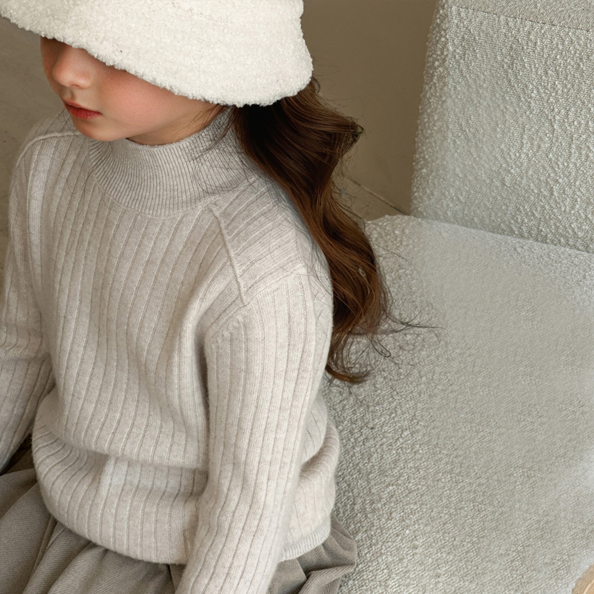 Suéter de ropa infantil otoño e invierno nuevo suéter de lana de niñas de cuello medio alto suéter de punto de estilo extranjero overhead camiseta de fondo de moda